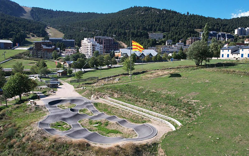 Entreprise création & installation de pumptrack & piste BMX race - Station les angles