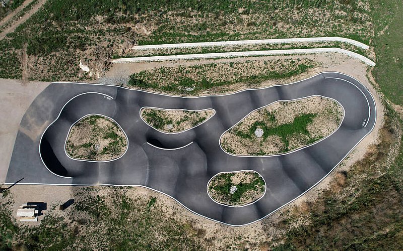 Créateur, installateur de pumptrack dur mesure en France -