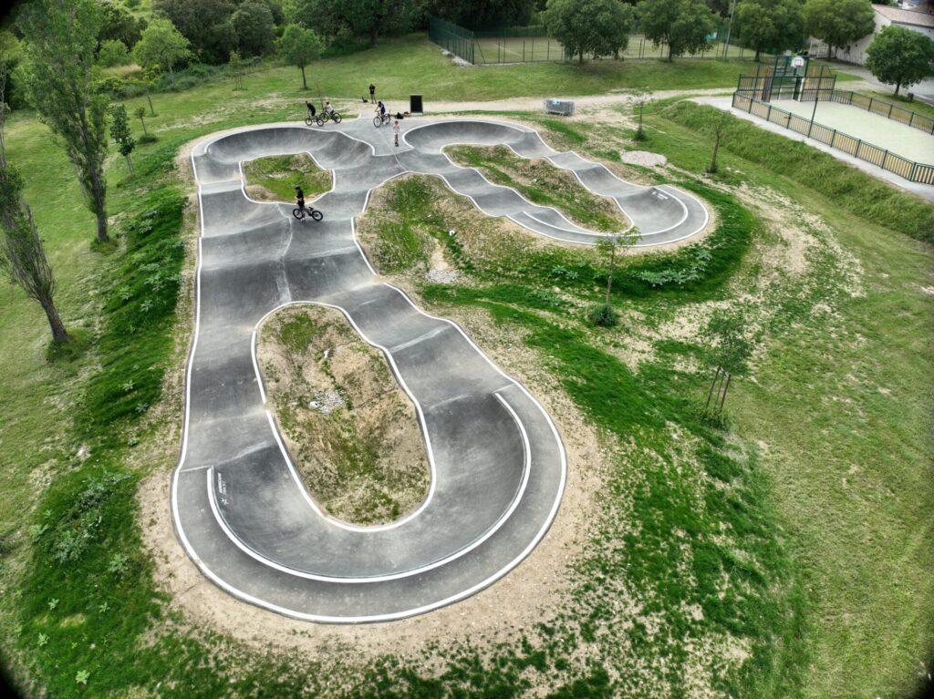 Réalisation d'un pumptrack à Claret