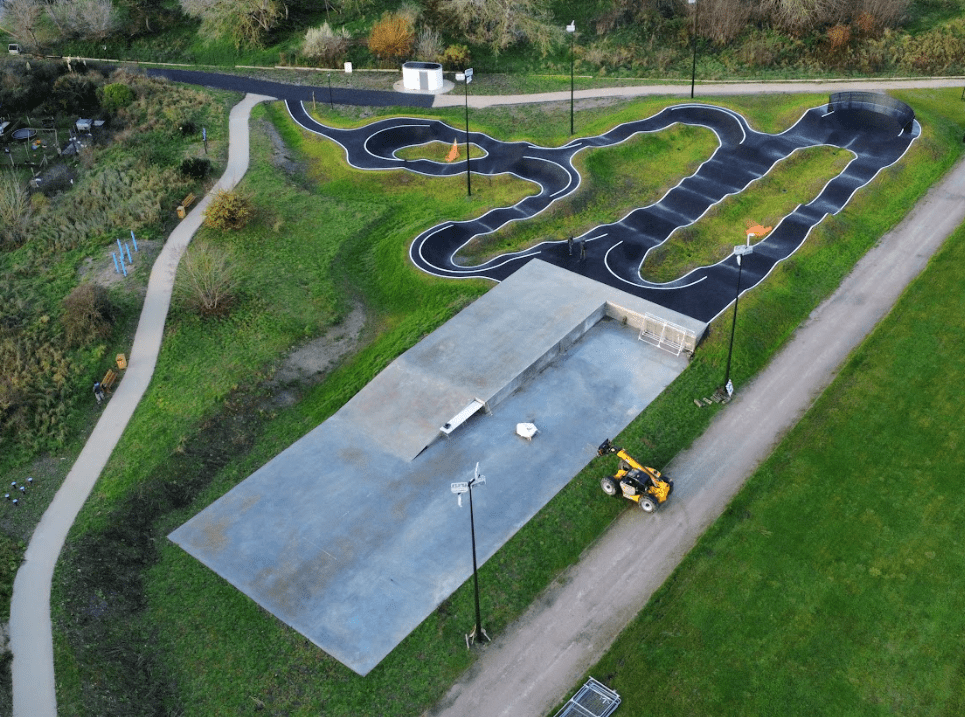 Réalisation d'un pumptrack à Fort Mahon