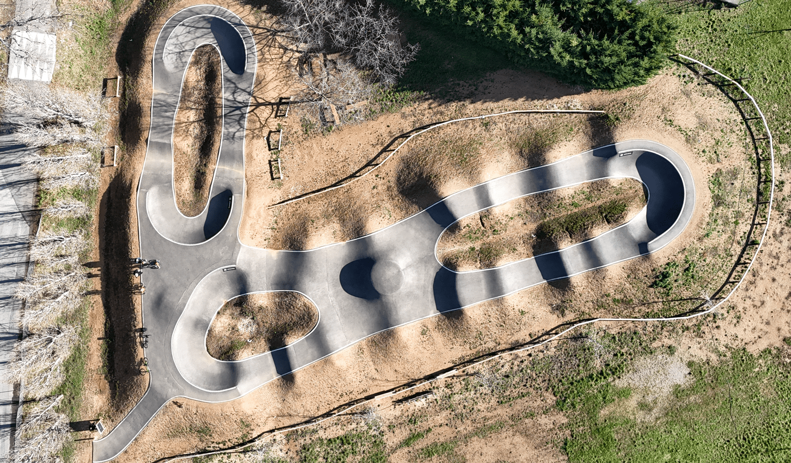 Réalisation d'un pumptrack à La Roquebrusanne