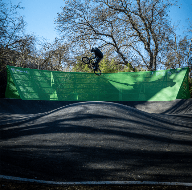 Réalisation d'un pumptrack à Saint Zacharie